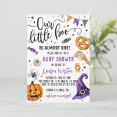 Unsere kleine Boo Halloween Baby Dusche Einladung (Stehend Vorderseite)