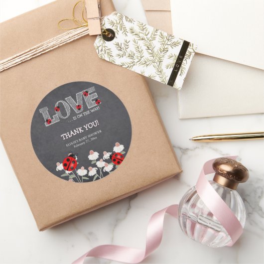 Unsere kleine Liebe Bug Chalkboard Babydusche Runder Aufkleber (Schenken)