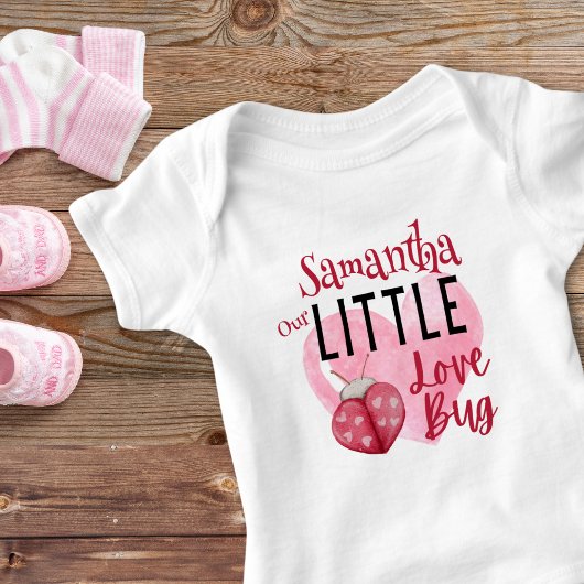 Unsere kleine Liebe Bug Niedlich Valentine Name Baby Strampler