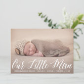 Unsere kleine männliche Script-Foto Geburtserkläru Ankündigung (Stehend Vorderseite)