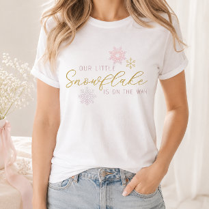 Unsere kleine Schneeflocke werdende Mutter Winter- T-Shirt