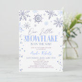 Unsere kleine Snowflake Winter Wonderland Baby Dus Einladung (Stehend Vorderseite)