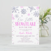 Unsere kleine Snowflake Winter Wonderland Baby Dus Einladung (Stehend Vorderseite)