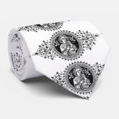 Unsere Mutter ist ständig dabei, schwarz und weiß  Krawatte (Gerollt)