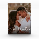 UNSERE STRASSE BEGINNT HIER Moderne SkriptWedding Fotoblock (Vorderseite)