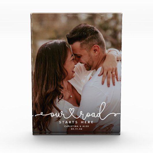 UNSERE STRASSE BEGINNT HIER Moderne SkriptWedding Fotoblock (Vorderseite)