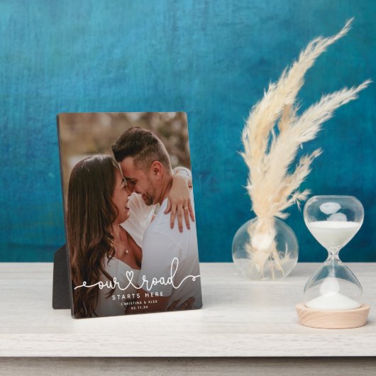 UNSERE STRASSE STARTET HIER Modernes Script Hochze Fotoplatte (Seite)