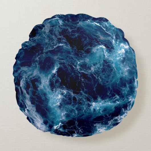 Untamed Sea Churn Rundes Kissen (Vorderseite)