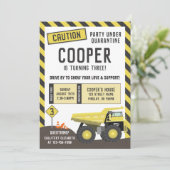 Unter dem Baugewerbe Truck Birthday Drive by Einladung (Stehend Vorderseite)