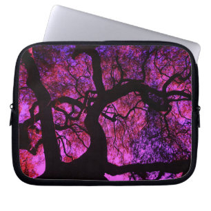 Unter dem Baum in Rosa und Lila Laptopschutzhülle