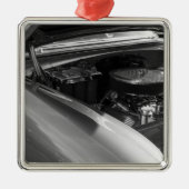 Unter dem Deckmantel Ornament Aus Metall (Vorne)