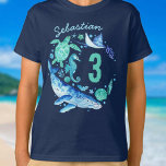 Unter dem Meer Birthday Boy Watercolor Ocean Anima T-Shirt<br><div class="desc">Ein Design für eine Unterwasserfeier für Ihren Geburtstagskind mit handgemalten Meereslebewesen wie Wal,  Schildkröten,  Quallen und Meerpferden in Blues und Grüntönen! Sie können den Namen und das Alter anpassen. Sehen Sie sich die komplette passende Party-Auflistung an.</div>