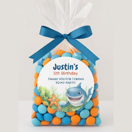 Unter dem Meer glücklich. Hai Birthday Runder Aufkleber