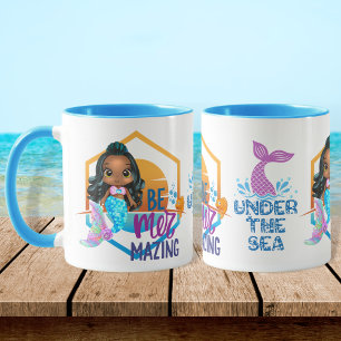 Unter dem Meer kann man eine magere Meerjungfrau s Tasse