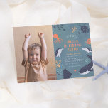 Unter dem Meeresspiegel Jungen zum Geburtstag Foto Einladung<br><div class="desc">Es ist eine Geburtstagsspritze! Diese nautische Einladung zeigt das Design und den Text rechts: eine unter der Meereslandschaft mit Meerestieren vor blauem Hintergrund. Es gibt einen Oktopus, zwei Delphine, einen Stachelrochen, einen Seestern, einen Wal, eine aufgerollte Garnele und eine Schildkröte - alles unter winzigen Blasen, bunten Korallen und Wellen. Der...</div>