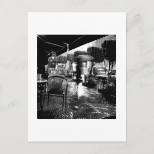 Unter dem Regenschirm Postkarte