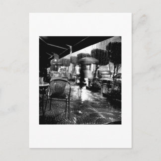 Unter dem Regenschirm Postkarte