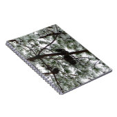 Unter dem schneebedeckten Kiefernwald WinterFoto Notizblock (Rechte Seite)