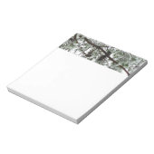 Unter dem schneebedeckten Kiefernwald WinterFoto Notizblock (Rotiert)