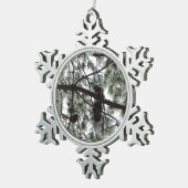 Unter dem schneebedeckten Kiefernwald WinterFoto Schneeflocken Zinn-Ornament (Rechts)