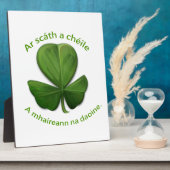 Unter dem Schutz der anderen überleben Menschen Fotoplatte (Seite)