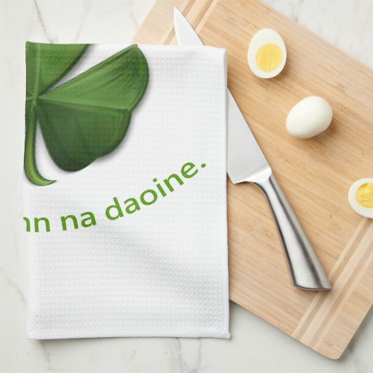 Unter dem Schutz der anderen überleben Menschen Geschirrtuch (Viertel Falte)