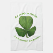 Unter dem Schutz der anderen überleben Menschen Geschirrtuch (Vertikal)