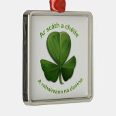 Unter dem Schutz der anderen überleben Menschen Silbernes Ornament (Rechts)