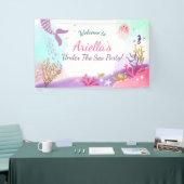 Unter dem Seemeerjungfraugeburtstagsfahne Banner (Messeveranstaltung)