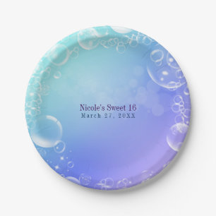 Unter dem verzauberten Meer sprudelt Pappteller