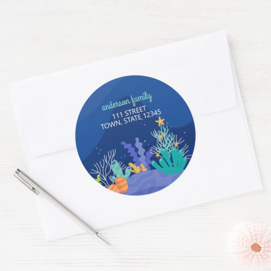 Unter dem Weihnachtssticker Runder Aufkleber (Umschlag)