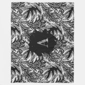 Unter den Blättern Monogramm Schwarz und Weiß Fleecedecke (Vorderseite)