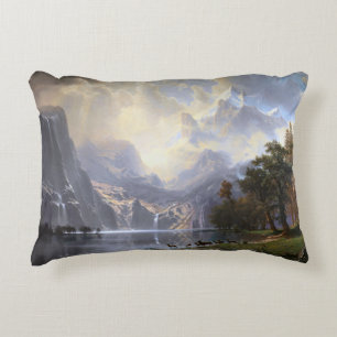Unter den Sierra Nevada Bergen von Bierstadt Dekokissen