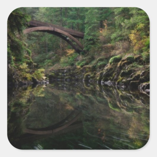 Unter der Brücke Quadratischer Aufkleber (Vorderseite)