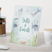 Unter der Meeresdusche verschenkt das Schild Pedes (In SItu)