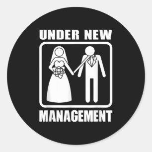 Unter der neuen Leitung Bachelor Party Wedding Men Runder Aufkleber