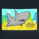 Unter der "Sea Kids Hai Birthday Party" Banner<br><div class="desc">Niedliches Banner für eine Haithemenparty. Passen Sie es mit dem Namen Ihres Kindes an.</div>