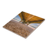 Unter einem Pier, Strand, Sand, Fußabdrücke, Ozean Fliese (Seite)