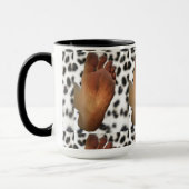 UNTER IHREM FEET TASSE (Links)