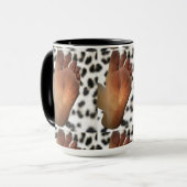 UNTER IHREM FEET TASSE (Vorderseite Links)