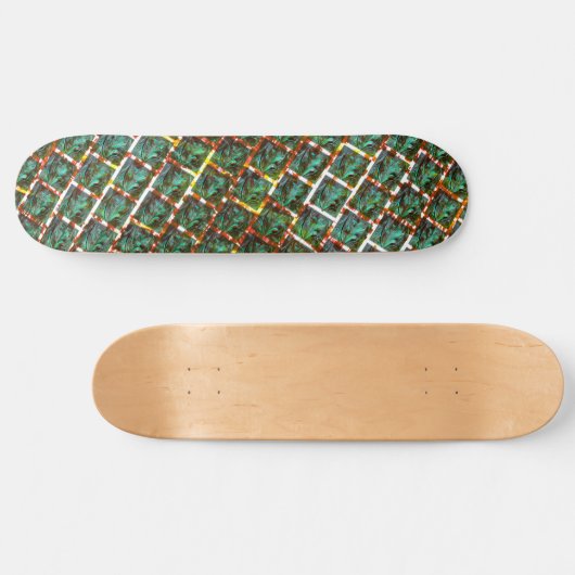 Unter schmutzigen und rostigen Grillen Skateboard (Horizontal)