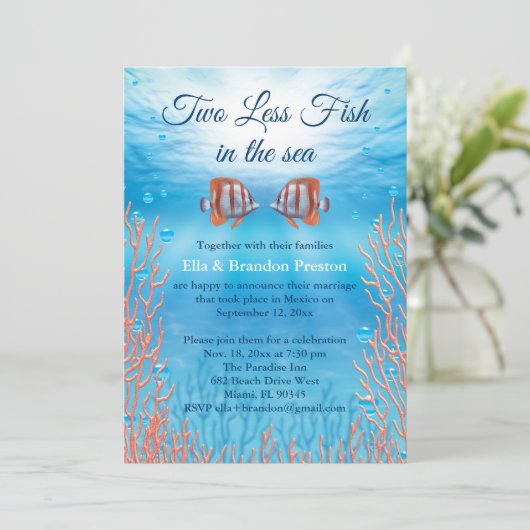 Unter Wasser zwei weniger Fische im Meer nach Hoch Einladung (Stehend Vorderseite)