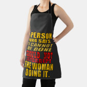 Unterbrechen Sie die Frau nicht dabei Schürze (InSitu)