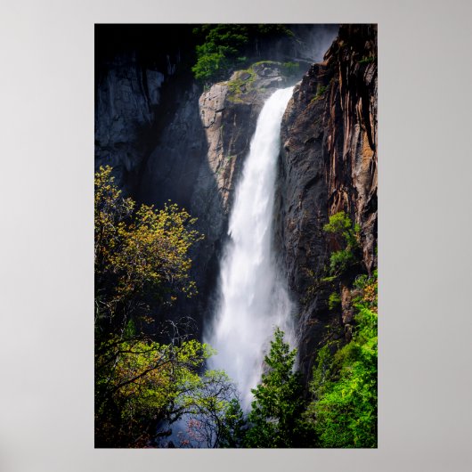 Unterer Yosemite-Wasserfall kaskadierend Poster (Vorne)