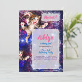 Unterhalb! Cat Jumping in Space Party Einladung (Stehend Vorderseite)