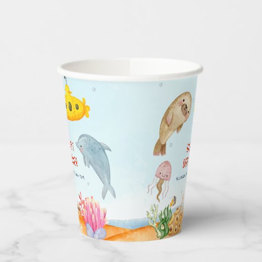 Unterhalb der maritimen Babydusche Pappbecher (Links)