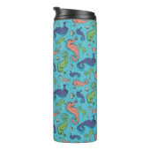 Unterhalb des Meeres - Spielerisches Seepferd und Thermosbecher (Nach rechts gedreht)