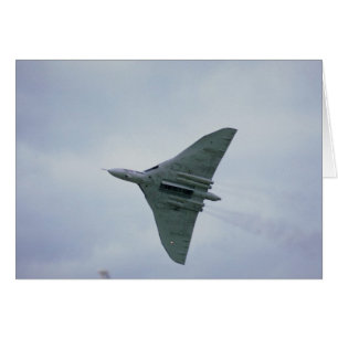 Unterhalb des vulkanischen Bombers, mit offenen Bo