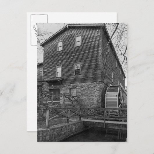 Unterhalb von Edwards Mill Grayscale Postkarte (Vorne/Hinten)