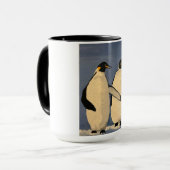 Unterhaltung mit zwei erwachsene Kaiser-Pinguinen Tasse (Vorderseite Links)
